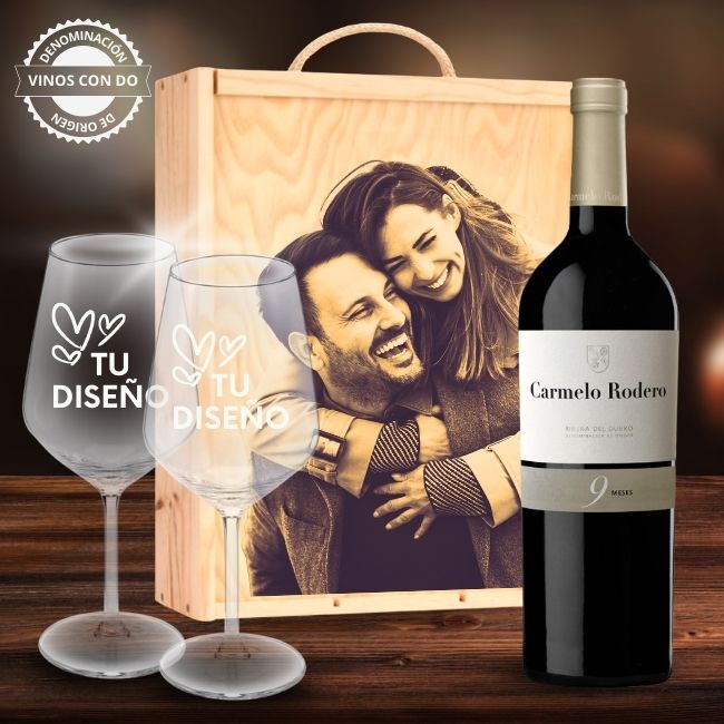 Kit de vino personalizado con caja y 2 copas – DO Ribera del Duero - Haz un regalo original con botella DO Ribera del Duero, caja de madera y 2 copas personalizables