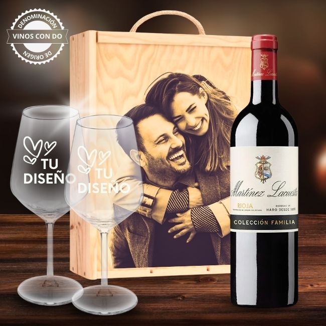 Kit de vino personalizado con caja y 2 copas – DOCa. Rioja - Haz un regalo original con botella DOCa. Rioja, caja de madera y 2 copas personalizables.